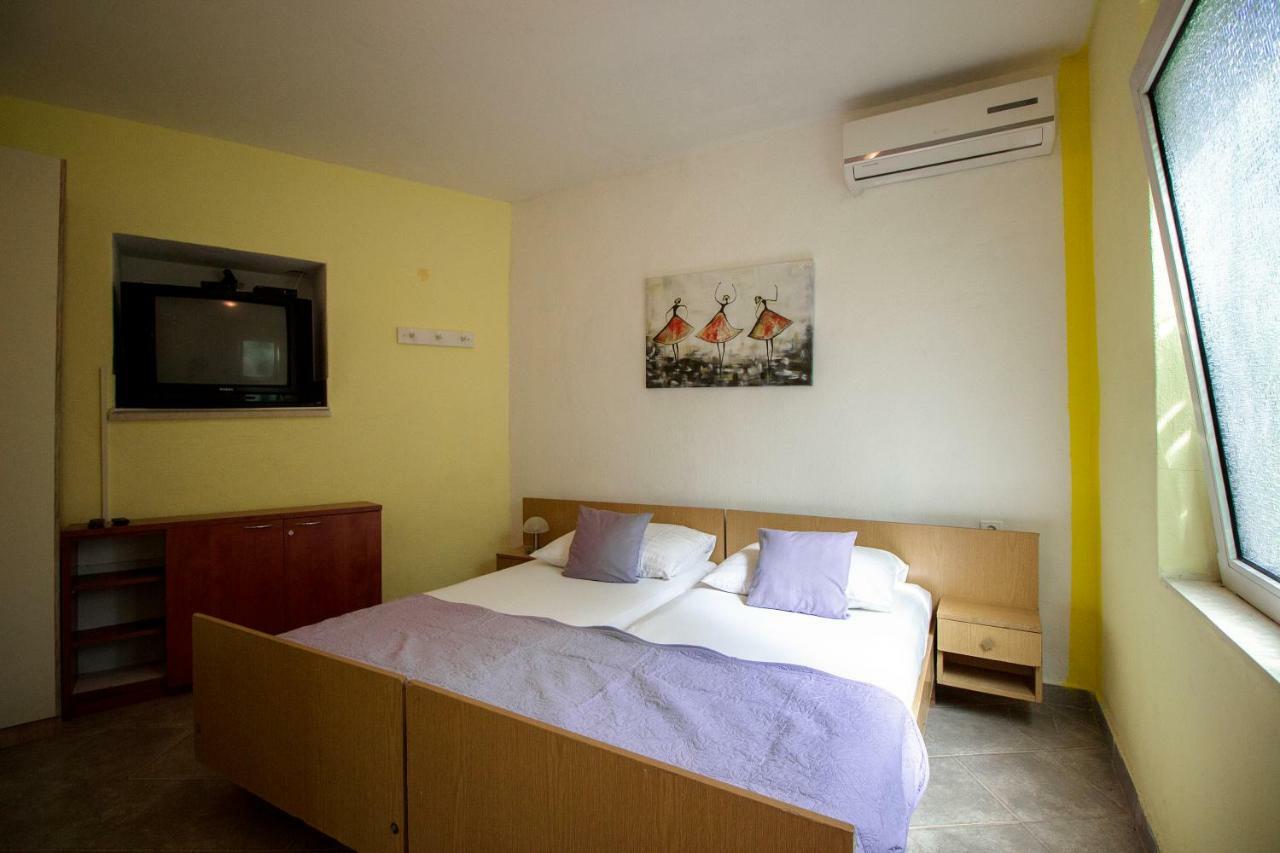 Mrkonjic Branko & Marija Apartmani Omiš Zewnętrze zdjęcie