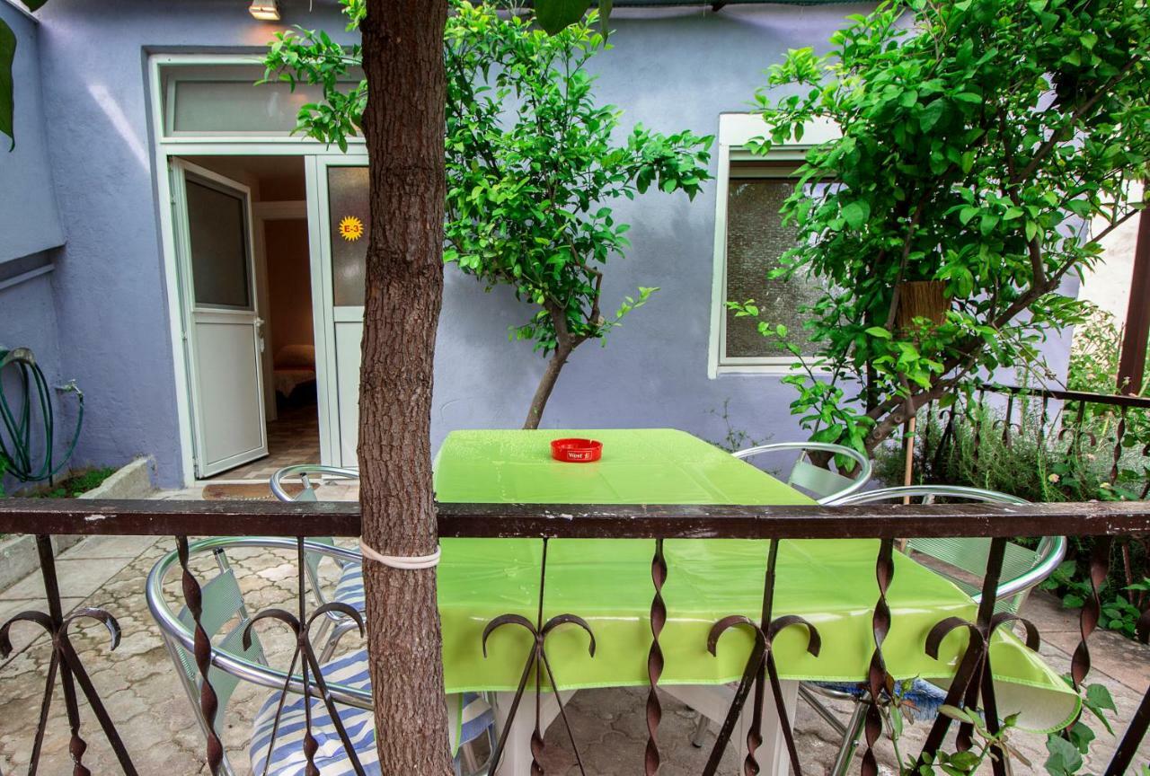 Mrkonjic Branko & Marija Apartmani Omiš Zewnętrze zdjęcie