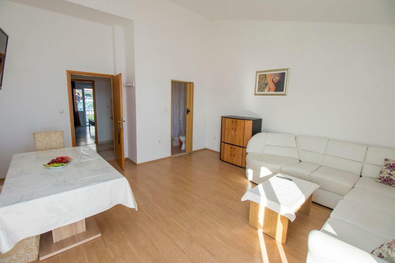 Mrkonjic Branko & Marija Apartmani Omiš Zewnętrze zdjęcie